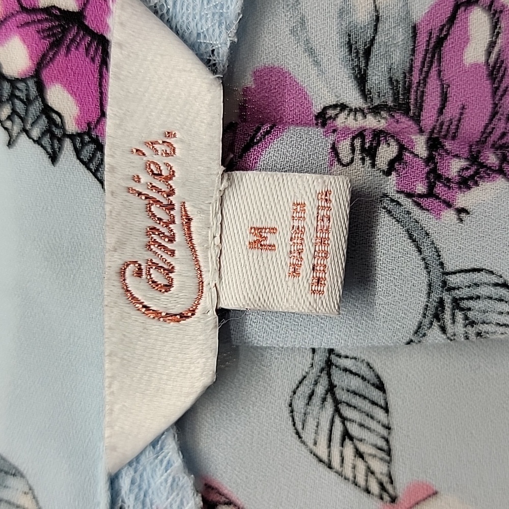 Candie's Floral V neck Blouse Size Medium - Picture 2 of 8